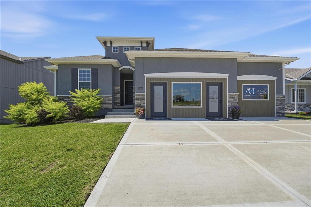 Photo of 12510 S Parkwood Lane Lee's Summit MO 64086