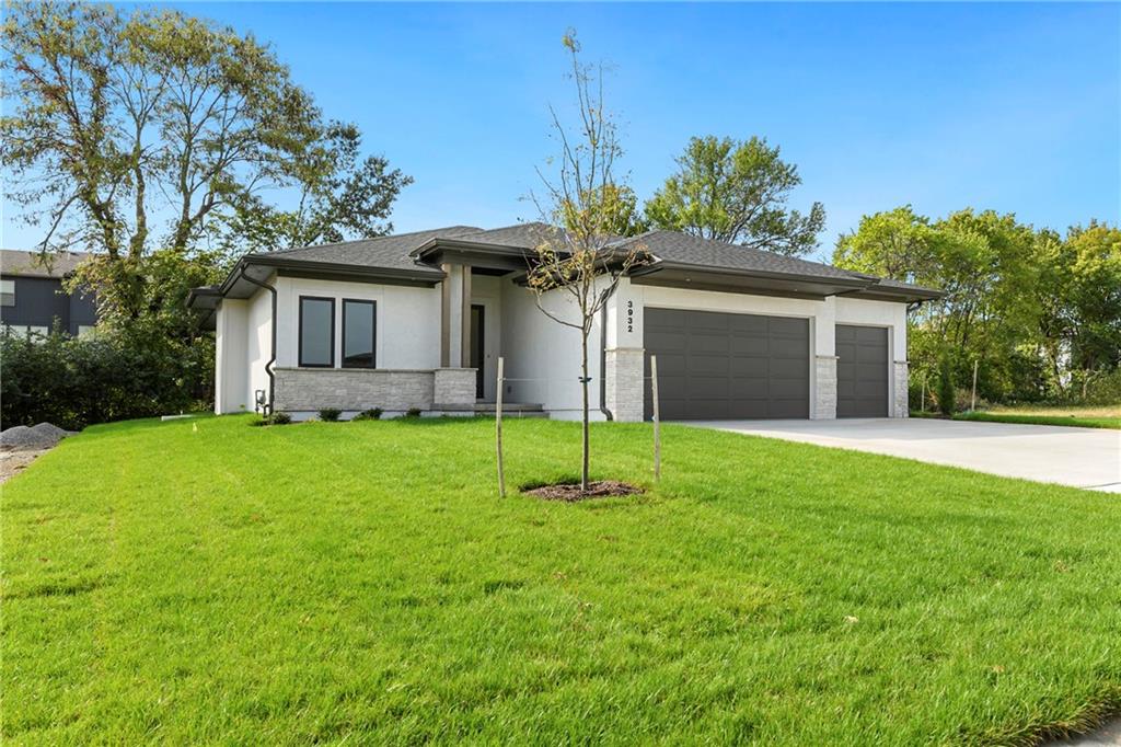 Photo of 3932 SW Flintrock Drive Lee's Summit MO 64082