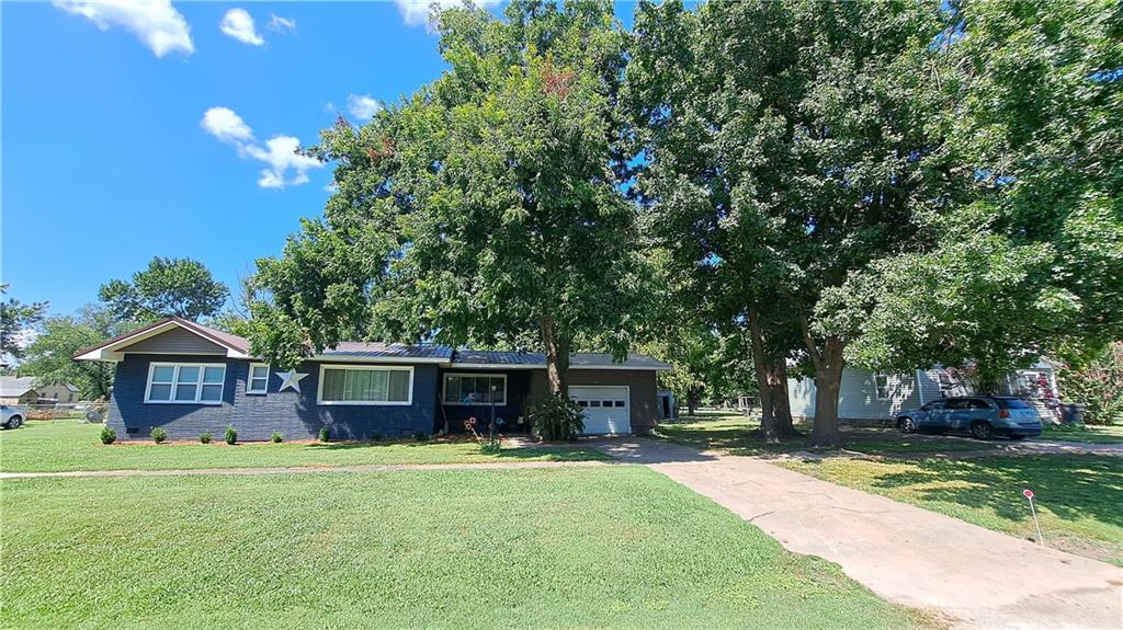 Photo of 805 Walnut Street Chetopa KS 67336