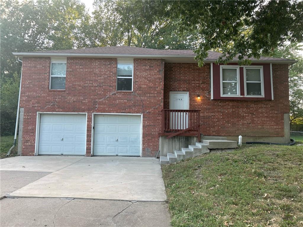 Photo of 1708 Balboa Street Lee's Summit MO 64086