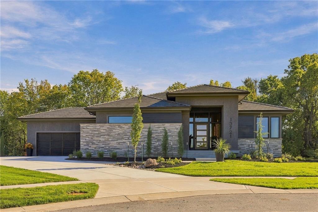 Photo of 13721 Guilford Road Leawood KS 66224