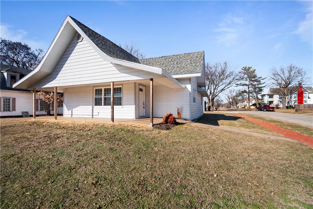 Photo of 611 E 5th Avenue Caney KS 67333