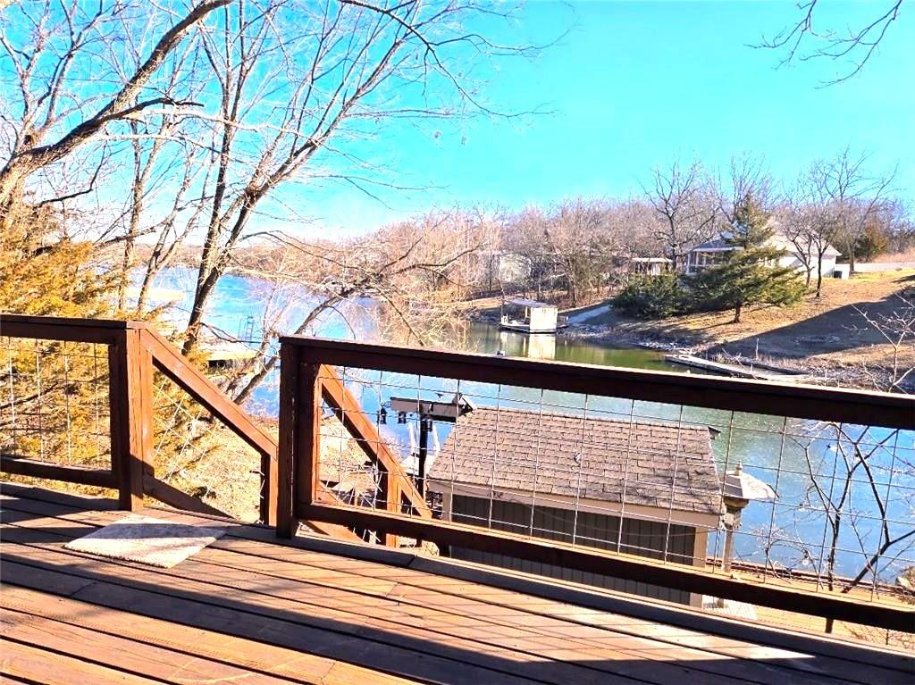 Photo of 393 W Sugar Lake Drive Mound City KS 66056