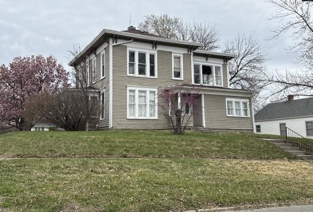 Photo of 605 N Vine Street Maryville MO 64446