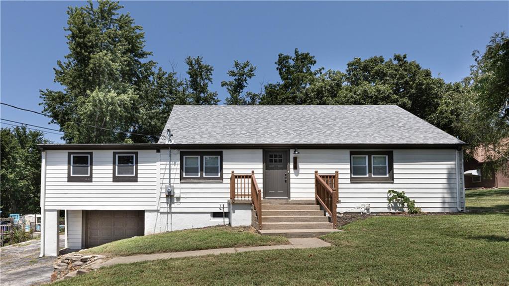 Photo of 808 NE Russell Road Kansas City MO 64116
