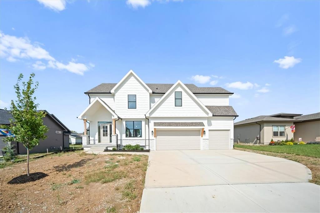 Photo of 2614 SW Firefly Lane Lee's Summit MO 64082