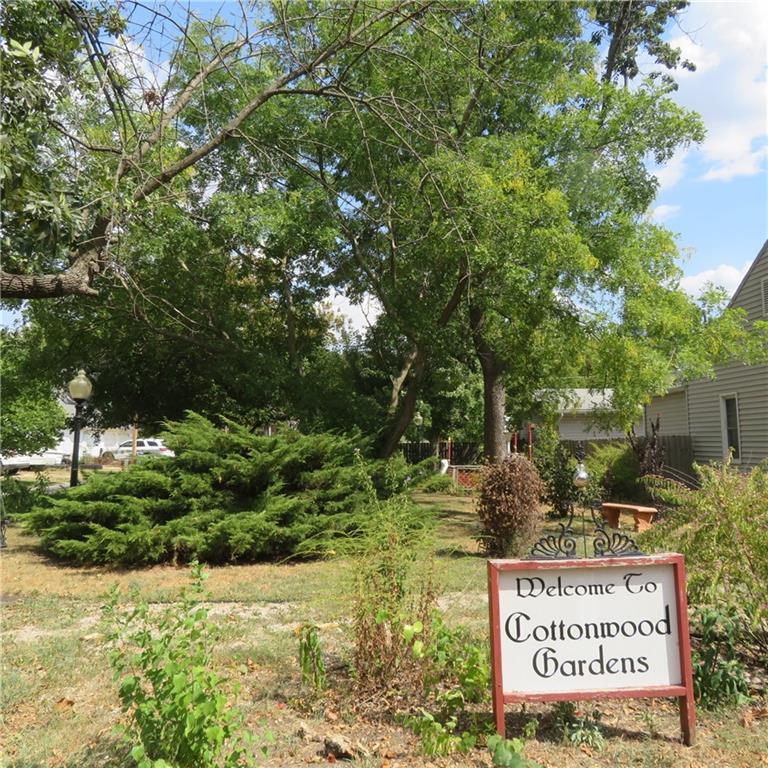 Photo of 215 S COTTONWOOD Street Iola KS 66749
