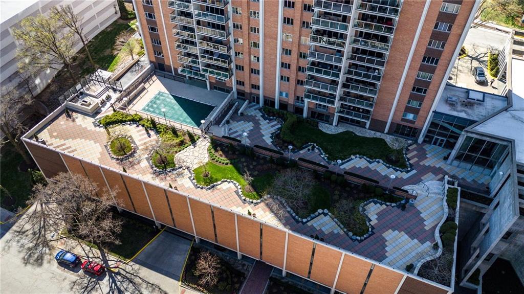 Photo of 121 W 48th Street #202 Kansas City MO 64112