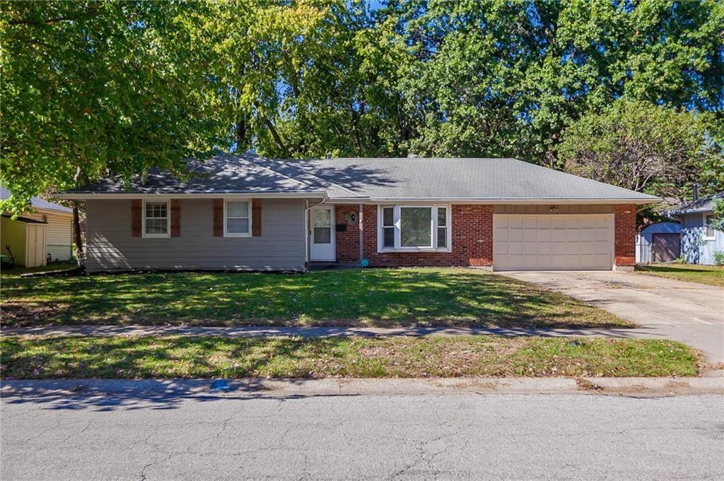 Photo of 909 NW Range Street Blue Springs MO 64015