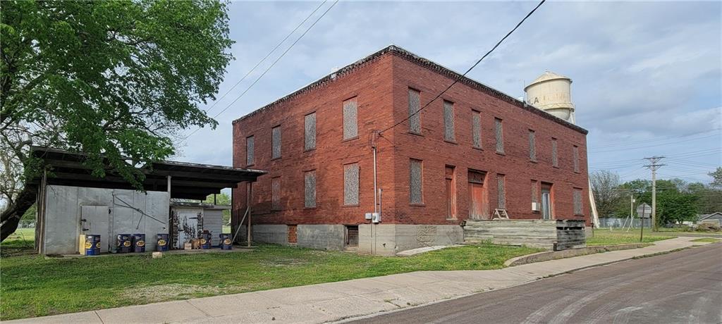 Photo of 512 E Monroe Street Iola KS 66749