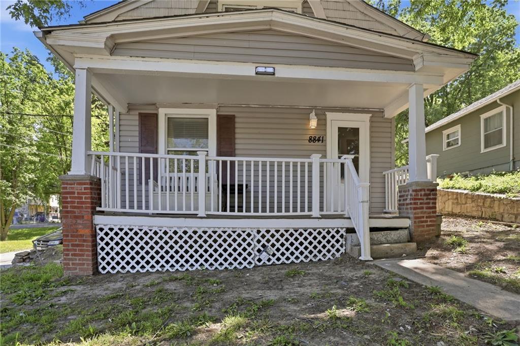 Photo of 8841 E Winner Road Independence MO 64053
