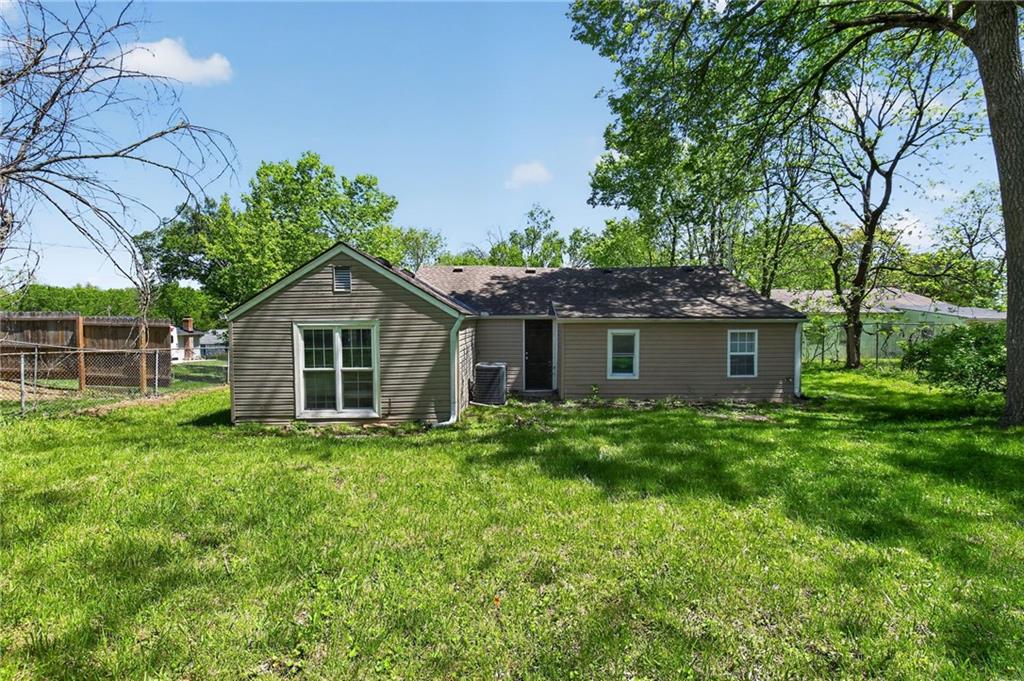 Photo of 8318 Pershing Road Raytown MO 64138