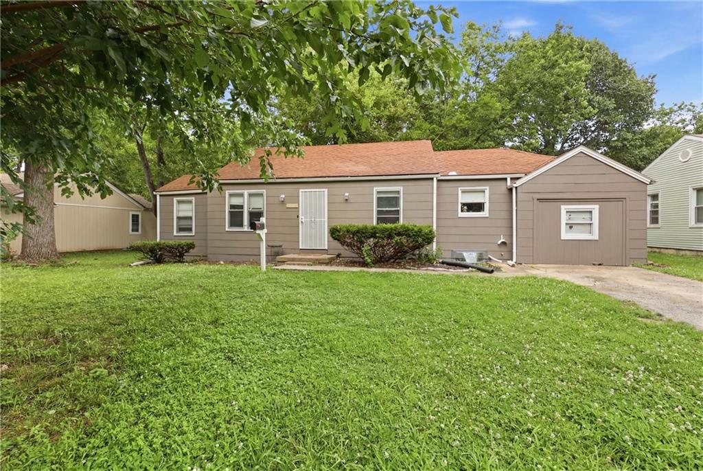 Photo of 11217 Applewood Drive Kansas City MO 64134
