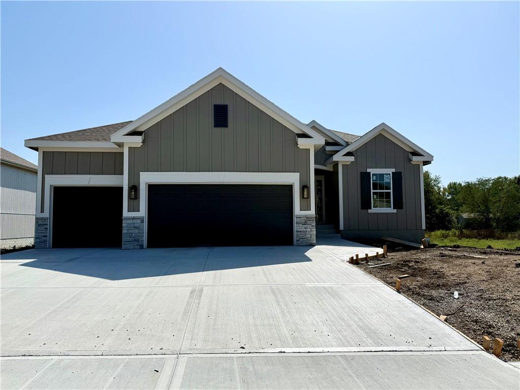 Photo of 621 E 13th Street Kearney MO 64060