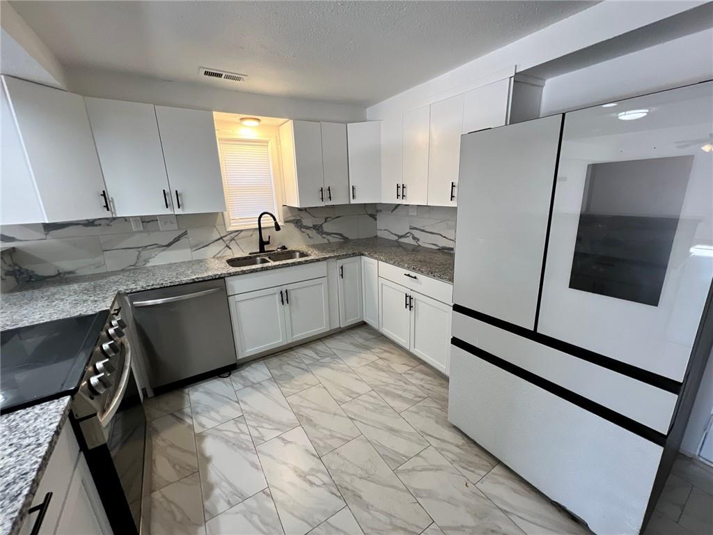 Photo of 2019 Sunset Drive Oak Grove MO 64075