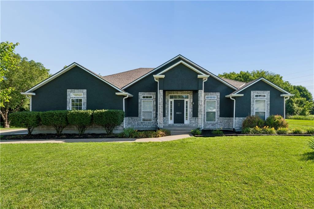 Photo of 1611 Deer Run Road Oak Grove MO 64075