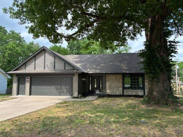 Photo of 6807 Lakeshore Drive Raytown MO 64133