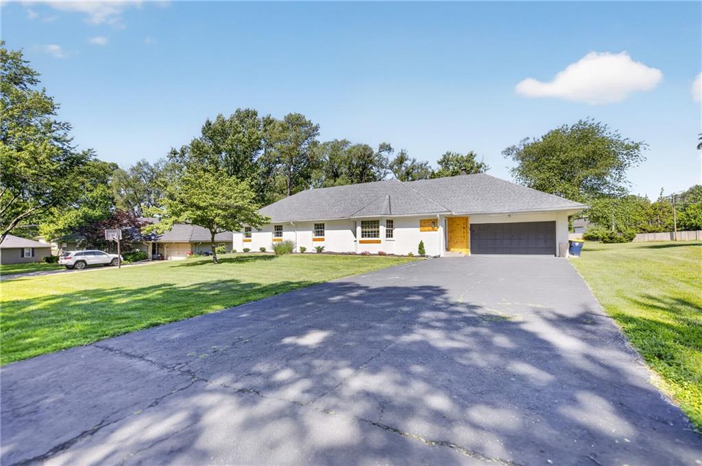Photo of 1011 Tam Oshanter Drive Kansas City MO 64145