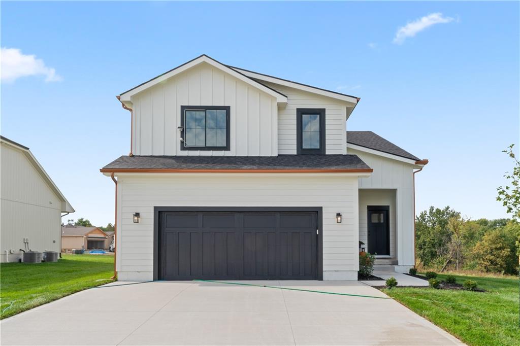 Photo of 2004 SE Oak Ridge Drive Oak Grove MO 64075