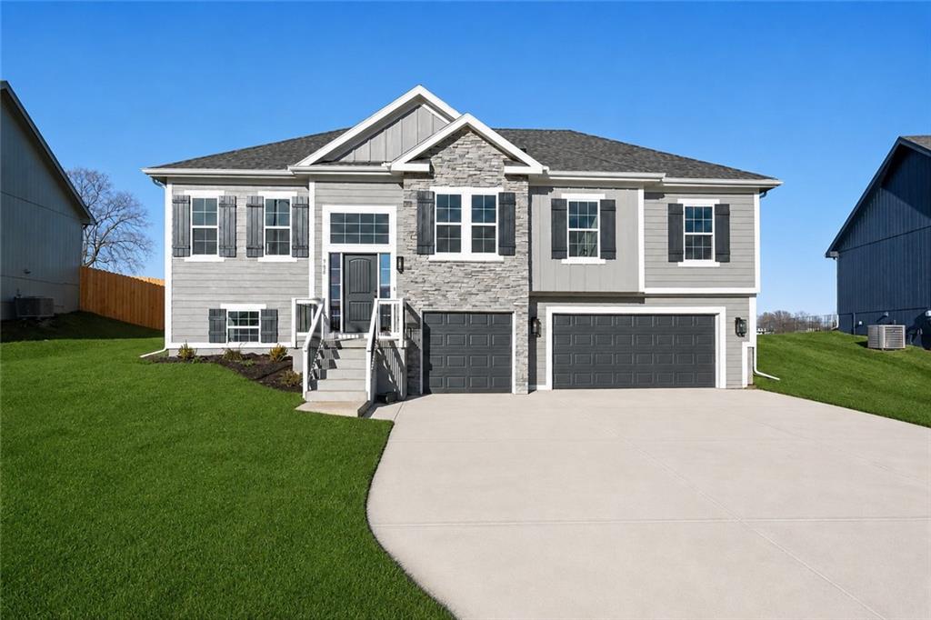 Photo of 1110 Oak Ridge Street Kearney MO 64060