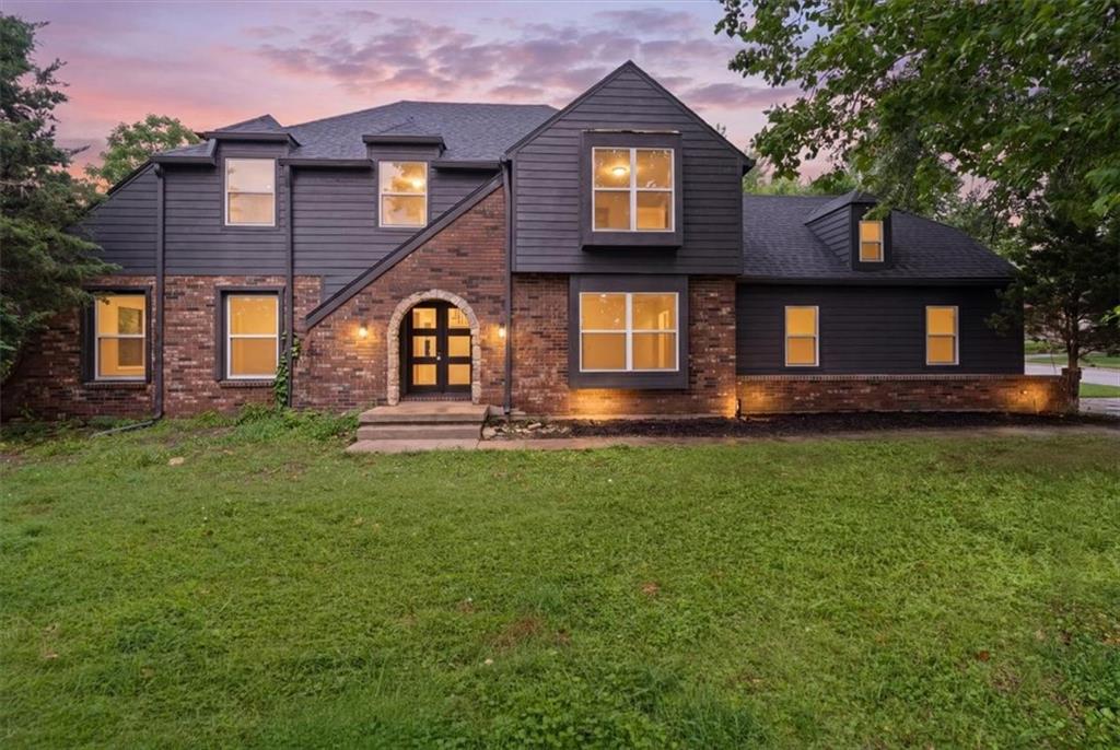 Photo of 307 S Sunset Lane Raymore MO 64083