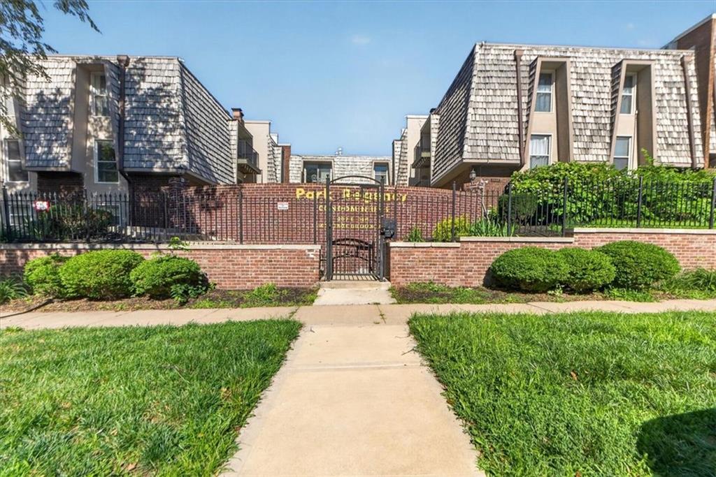 Photo of 3608 Gillham Road #26 Kansas City MO 64111