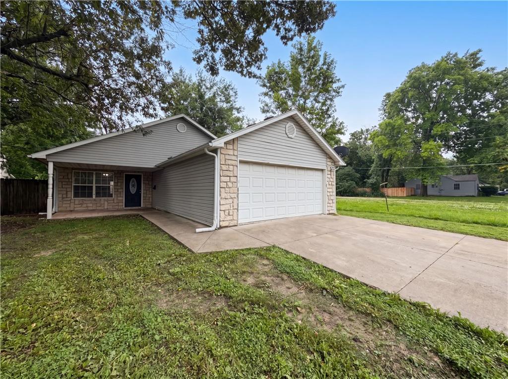 Photo of 905 S Butler Terrace Harrisonville MO 64701