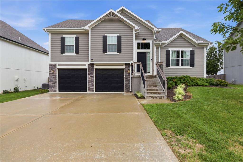 Photo of 3919 Valley Forge Drive Blue Springs MO 64014
