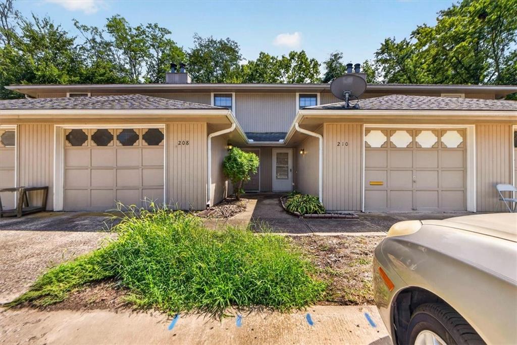 Photo of 210 NW Nottingham Drive Blue Springs MO 64014