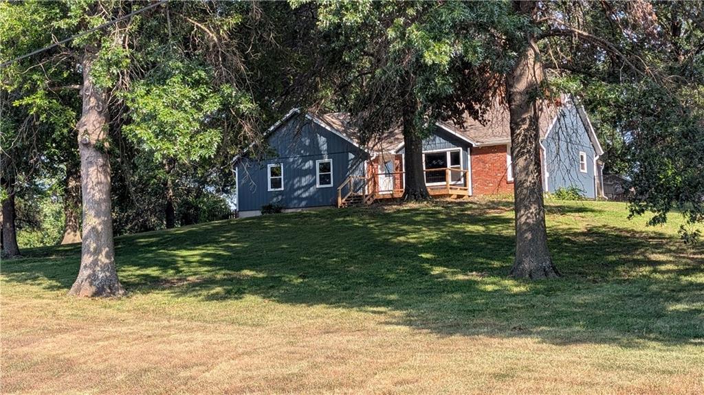 Photo of 1228 Town And Country Lane Plattsburg MO 64477