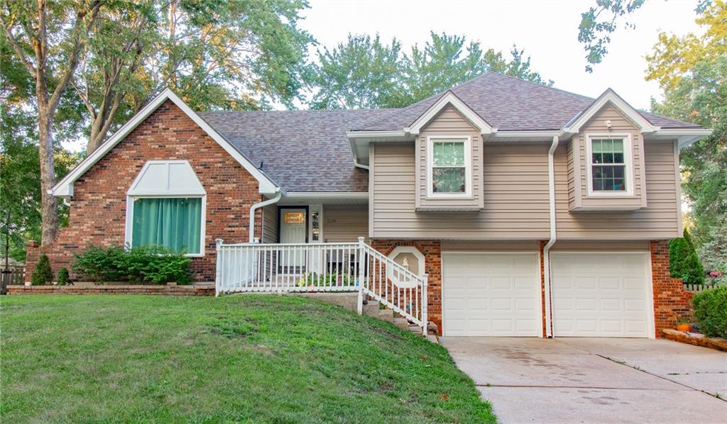 Photo of 1139 NE Clubhouse Court Lee's Summit MO 64086