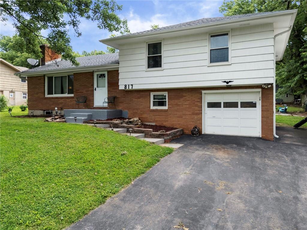 Photo of 817 S Alexander Road Independence MO 64056