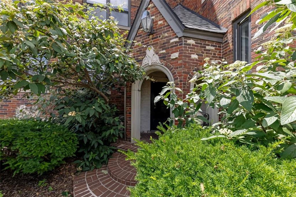 Photo of 700 W 48th Street #206 Kansas City MO 64112