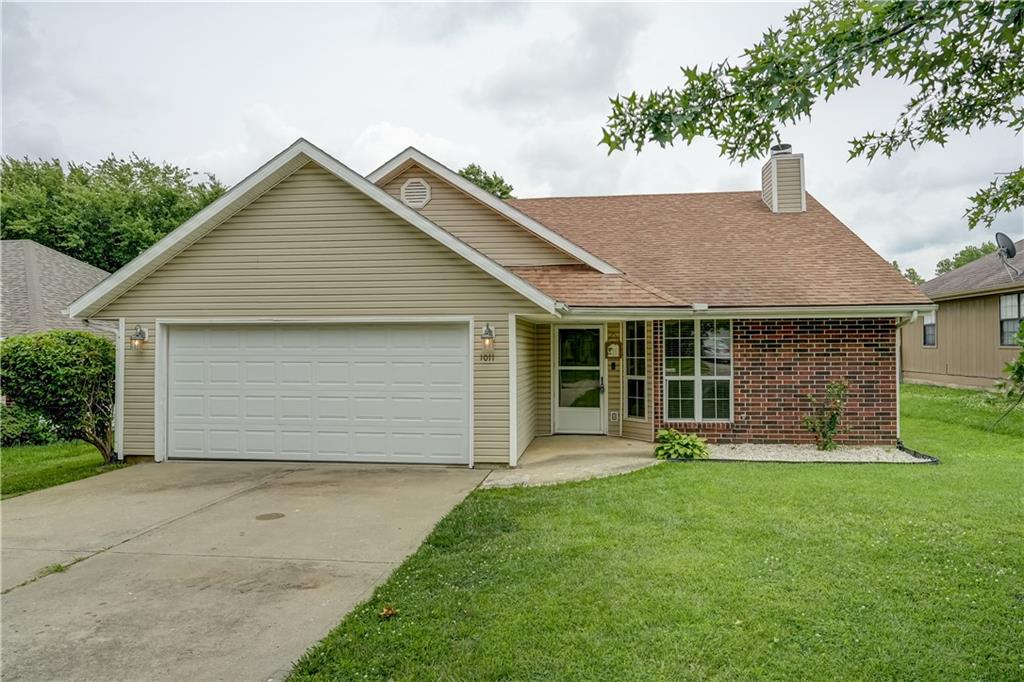 Photo of 1011 Fox Run Drive Warrensburg MO 64093