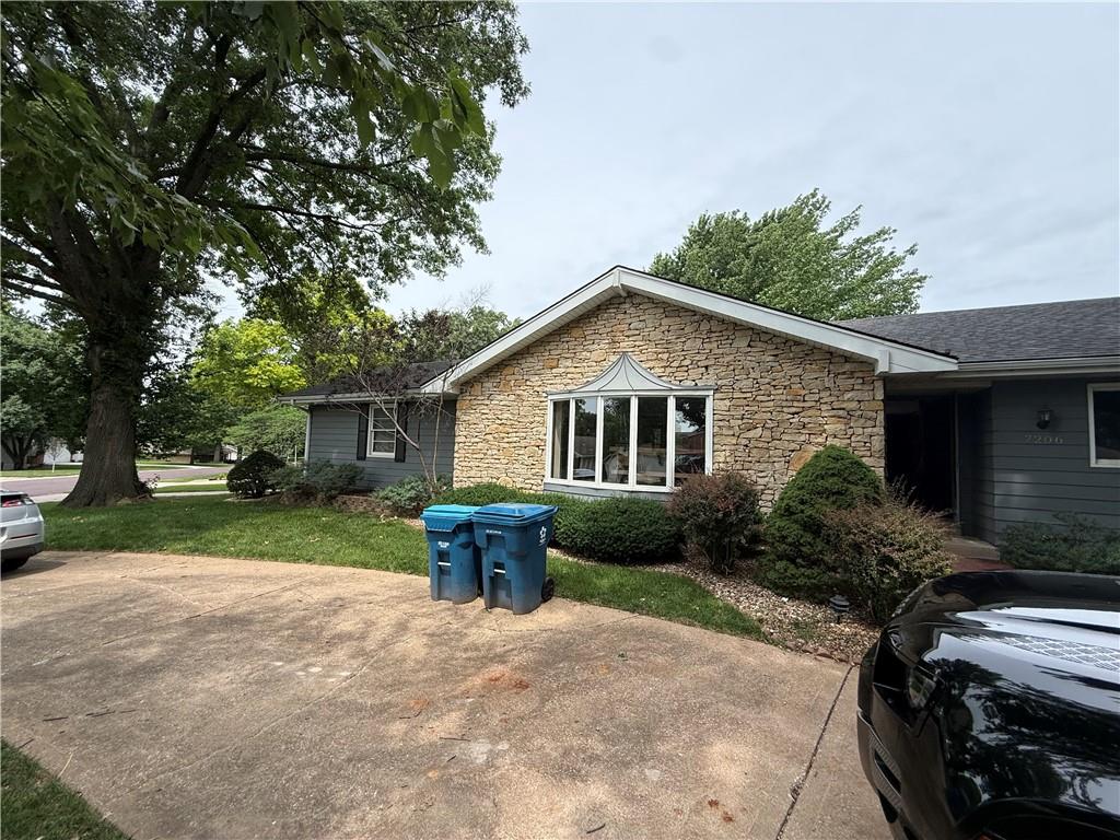 Photo of 7206 W 101st Terrace Overland Park KS 66212