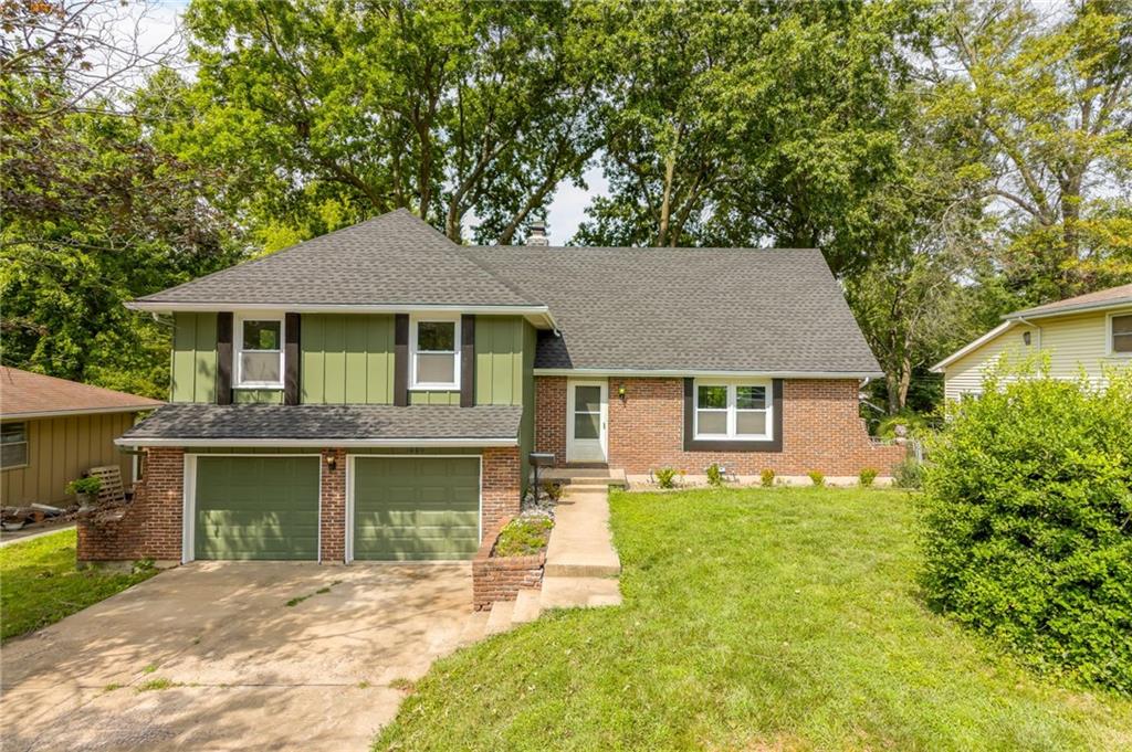 Photo of 1006 Orrington Place Lee's Summit MO 64081