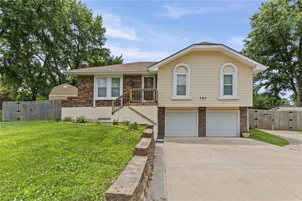 Photo of 707 NE 115th Terrace Kansas City MO 64155