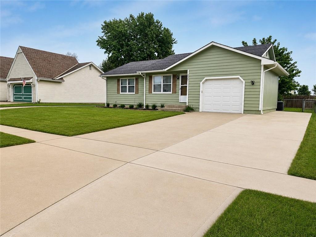 Photo of 227 E Colleen Drive Gardner KS 66030