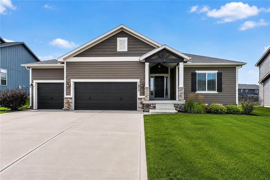 Photo of 1829 NE Riley Drive Lee's Summit MO 64086