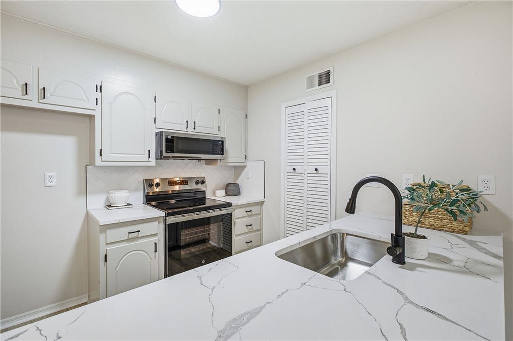 Photo of 11260 E 71st Terrace Raytown MO 64133