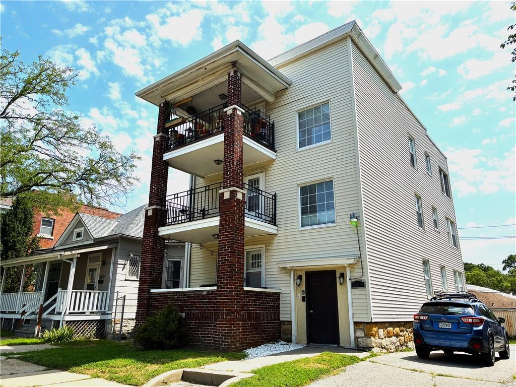 Photo of 3241 Gillham Road Kansas City MO 64109