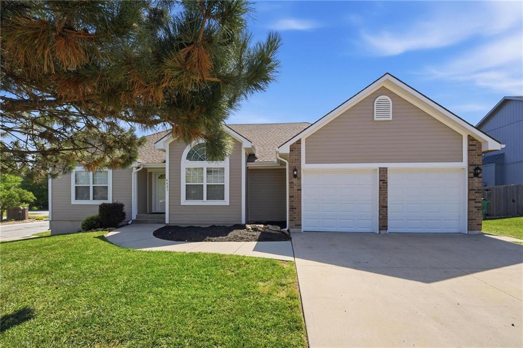 Photo of 4421 SW Hillside Drive Lee's Summit MO 64082