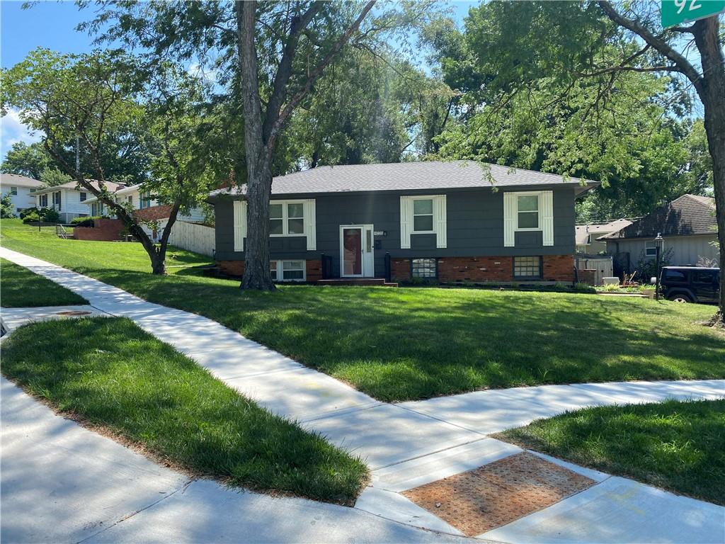 Photo of 9221 Sturgeon Drive Overland Park KS 66212