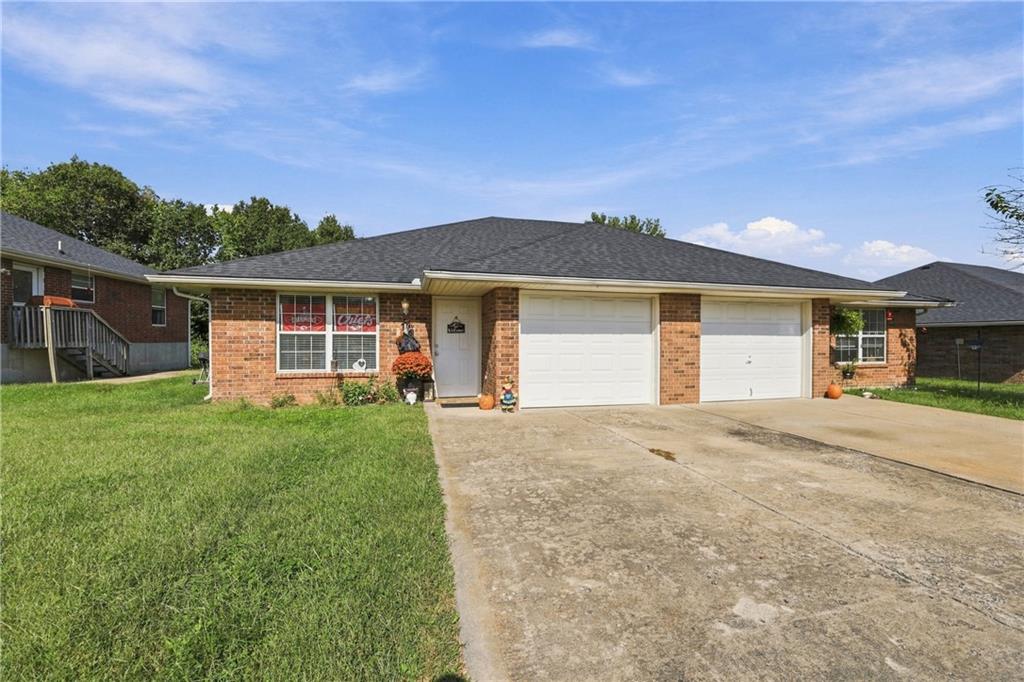 Photo of 204 & 206 NW Woodbury Drive Grain Valley MO 64029