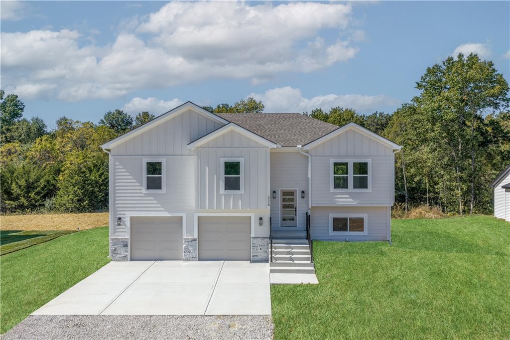 Photo of 326 NE 21st Road Warrensburg MO 64093
