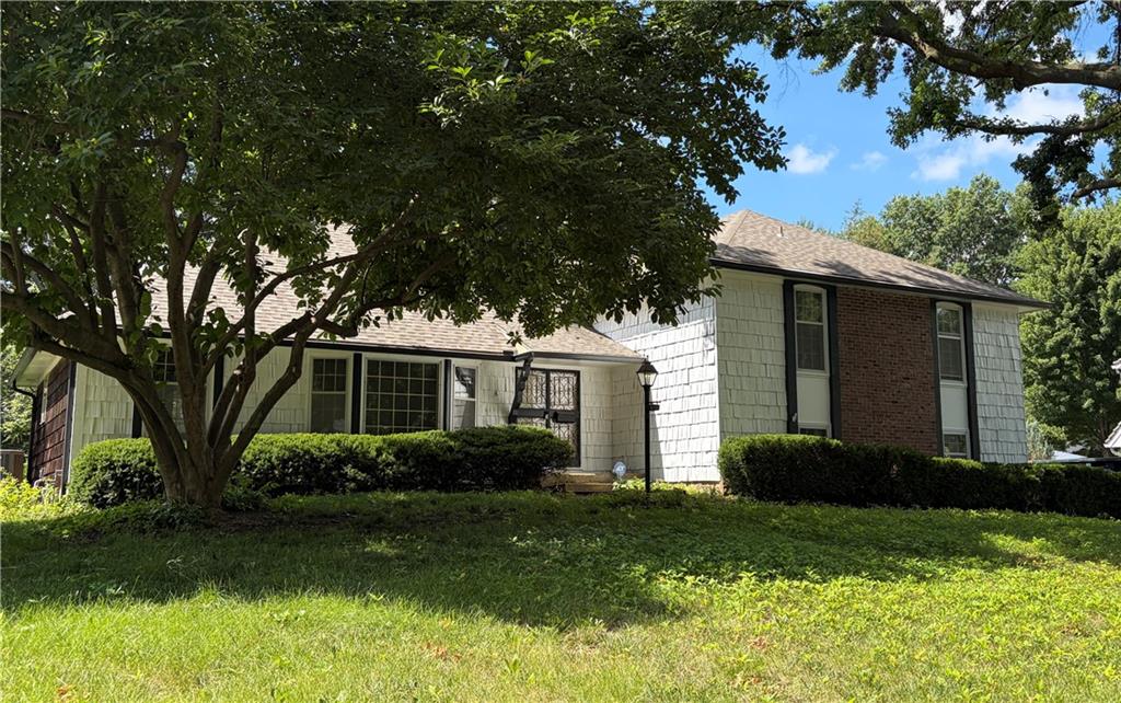 Photo of 619 W 114th Terrace Kansas City MO 64114