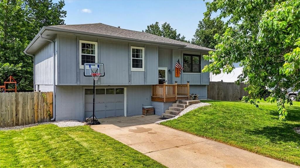 Photo of 1802 PARKWOOD Drive Harrisonville MO 64701