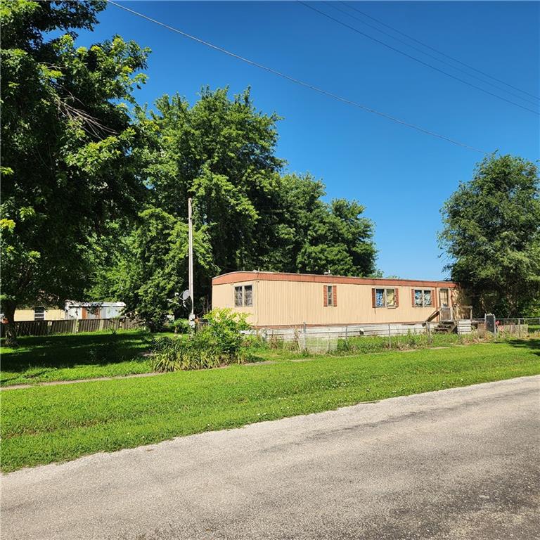 Photo of 200 W 5th Street Henrietta MO 64036