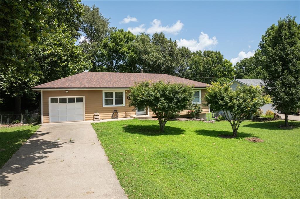 Photo of 23 SE 190th Road Warrensburg MO 64093