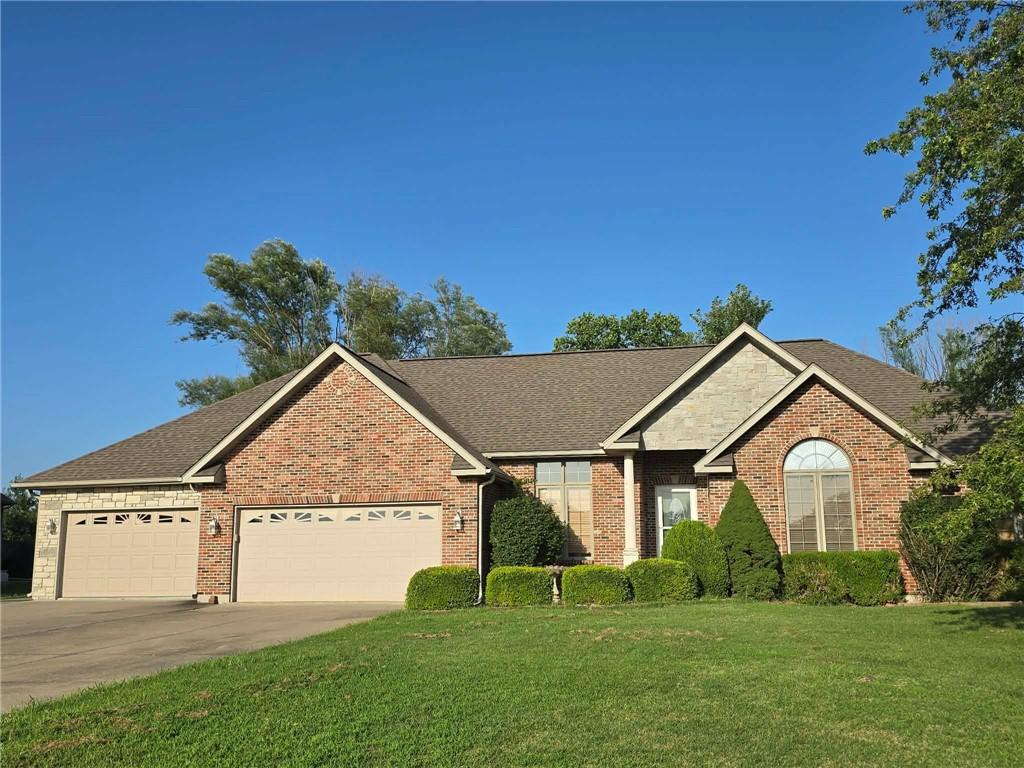 Photo of 2011 E Epicurean Drive Clinton MO 64735